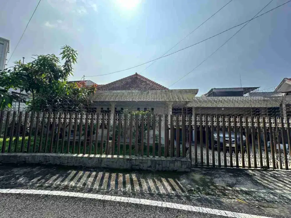 Rumah Murah Luas 402 m2 Area Buah Buahan Dekat Jl Kawi dan Ijen