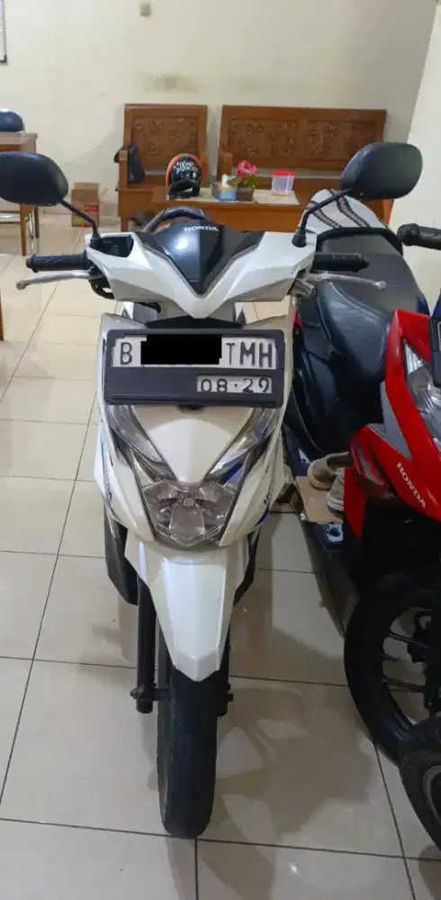 Honda beat putih
