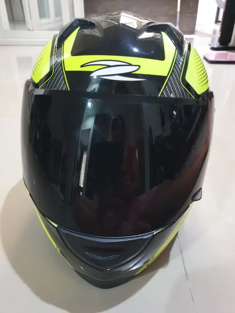 Helm full face XL  merk ZEUS