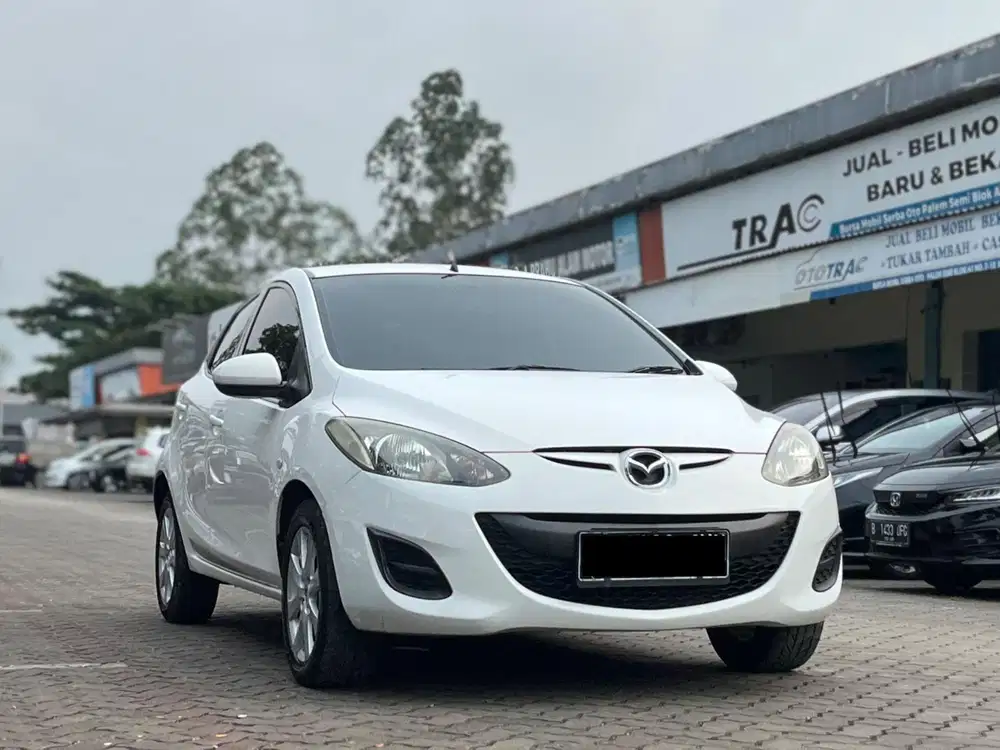 HARGA MURAH!! MAZDA 2 V 1.5 AT MATIC 2012 PUTIH