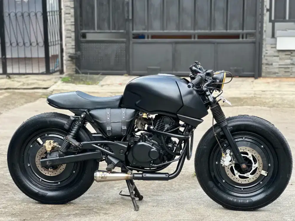 Pulsar 200 custom big caferacer