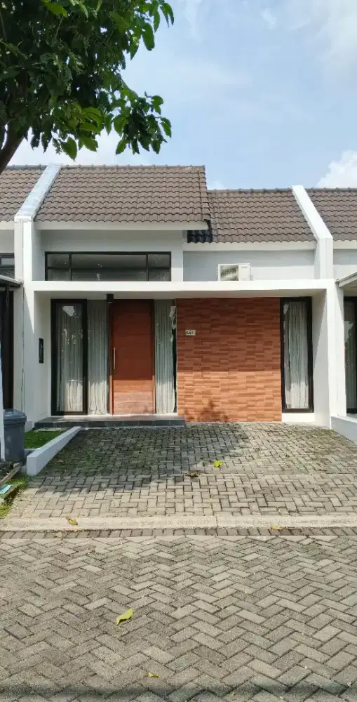 Di jual rumah siap huni.