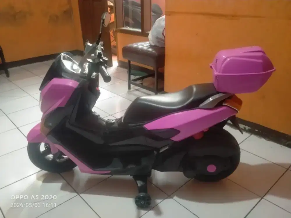 Motor anak nmax warna pink
