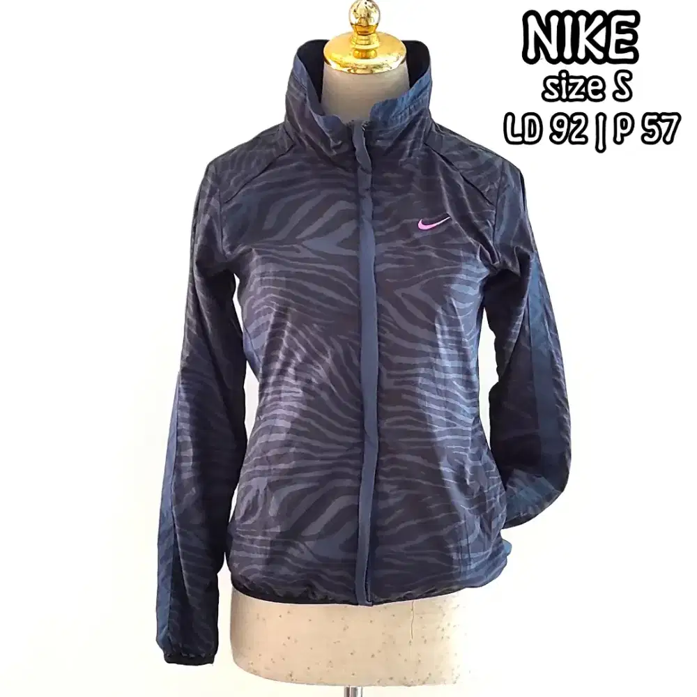 Jaket outdoor jaket running windbreaker wanita size S, preloved