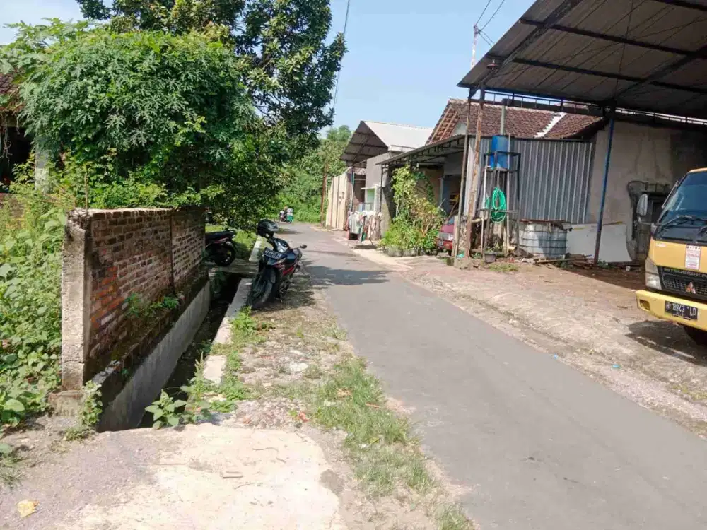 pekarangan 370m² muka 12,3m jalan 6m, utara kecamatan  mojolaban sukoharjo :