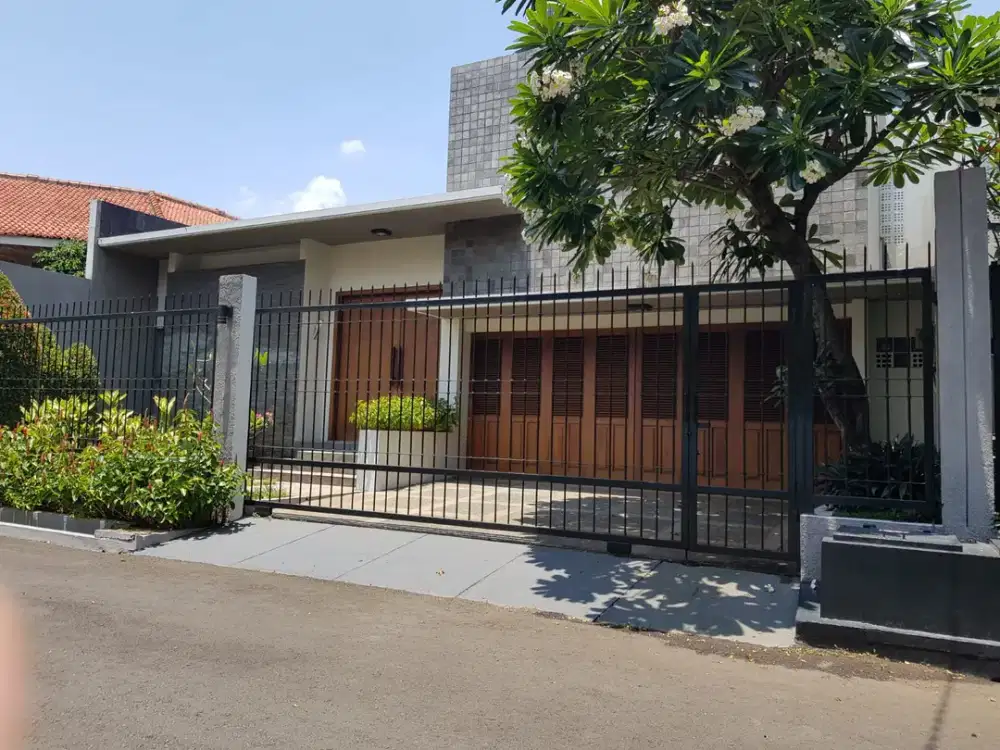 Dijual Rumah Bagus Siap huni di Kemang Selatan -glh