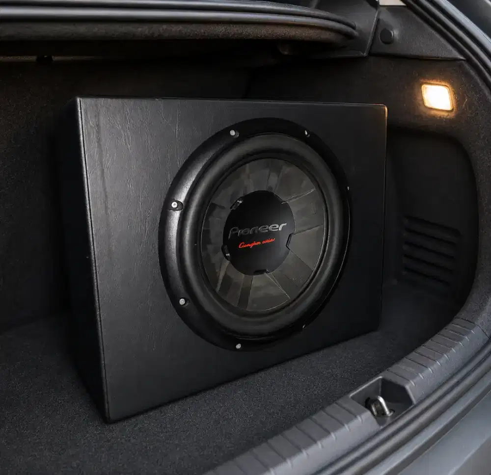 Speaker subwofer mobil