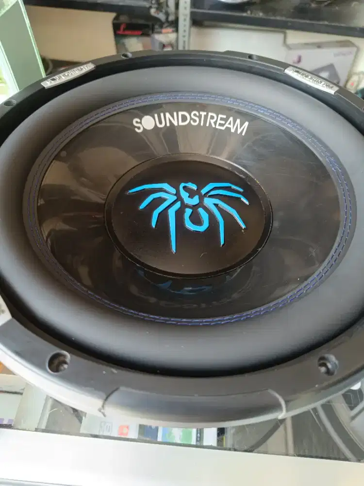 Subwoofer mobil. Jadikan uang aja.