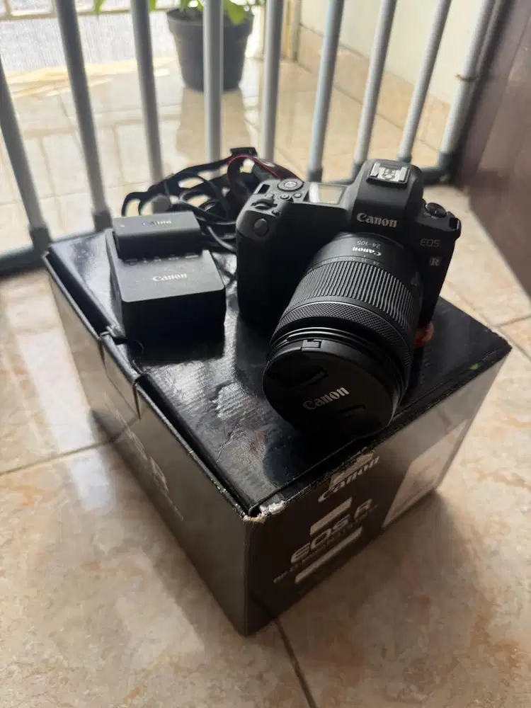 Canon EOS R + RF 24-105 F4 IS STM KIT
