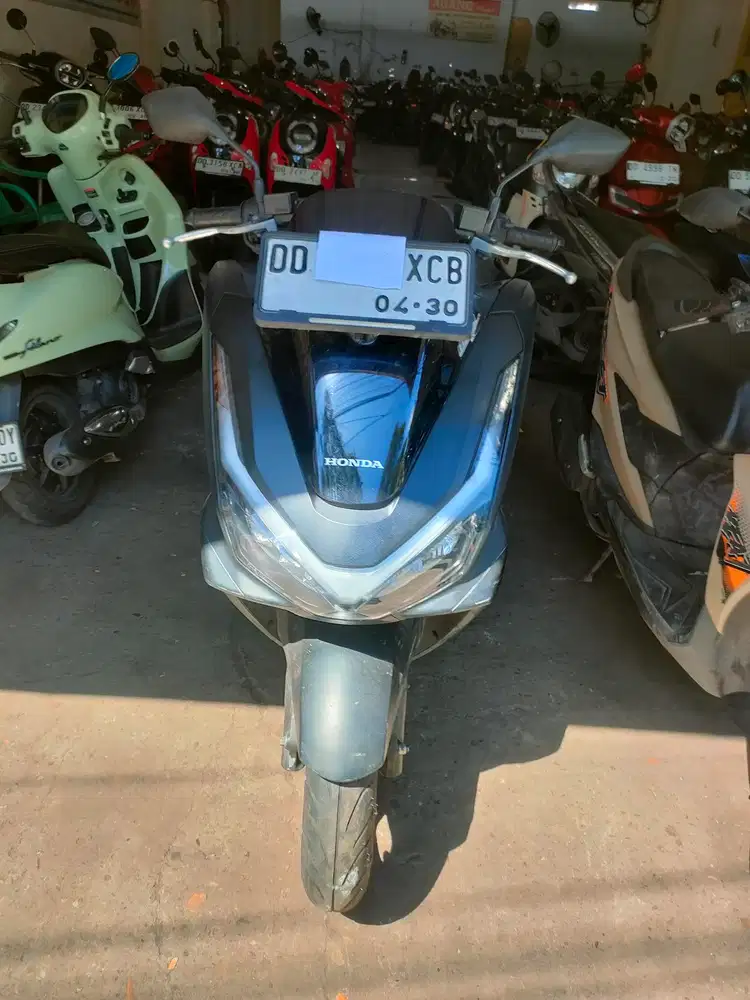 Honda pcx roadsync 160cc 2025 Hitam ABS