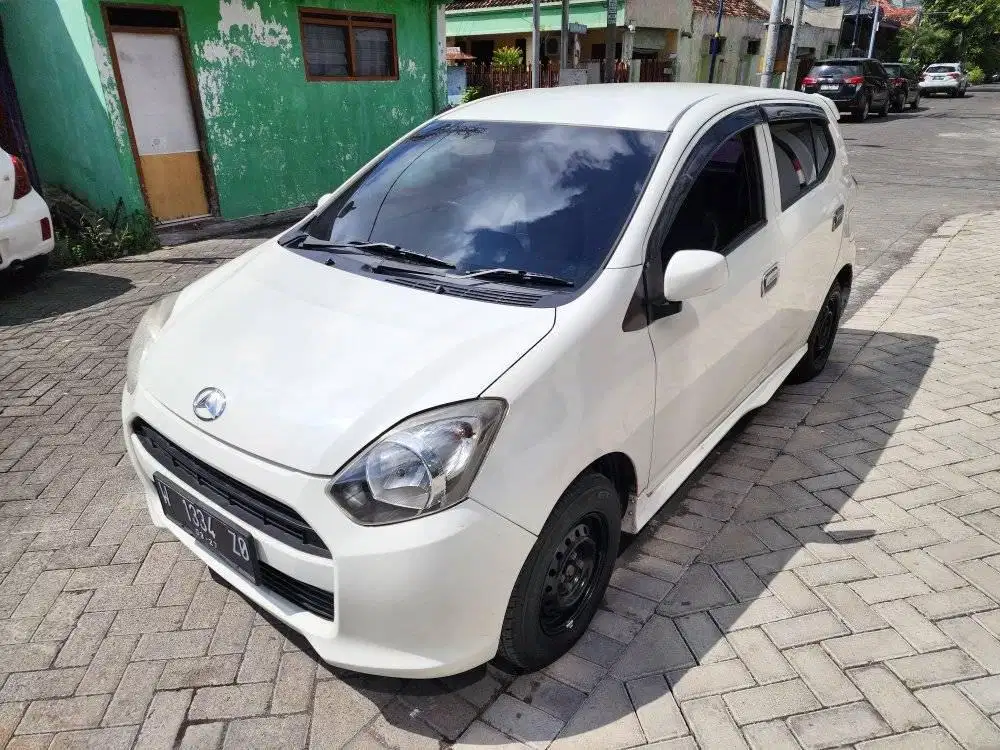 DAIHATSU AYLA 1.0 M MANUAL 2015 PUTIH SURABAYA