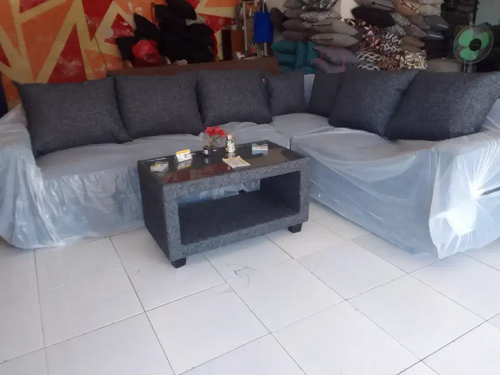 Sofa L belongsong warna abu tua + meja bunus bantal 5 kecil 2