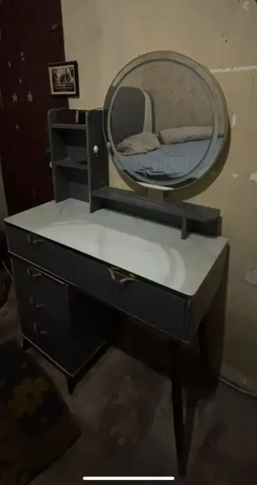 Meja Rias Wanita