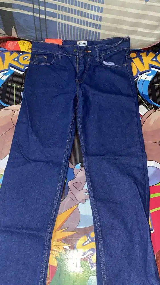 Dijual celana slimfit pria,Size 33,masih baru ,lok cawang