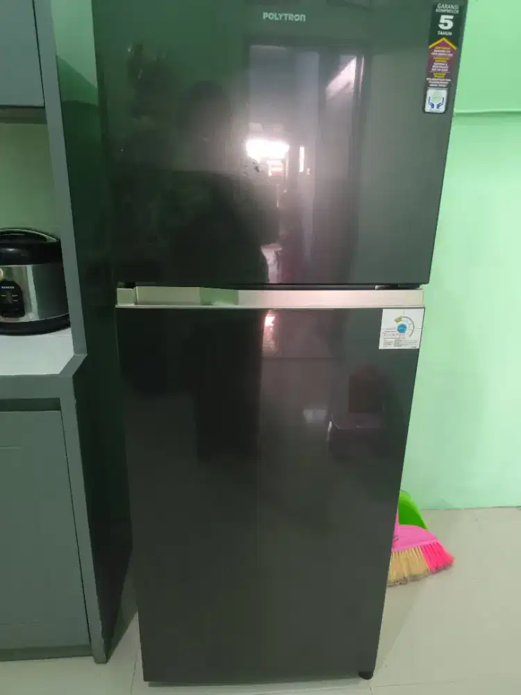 Kulkas Polytron 2 Pintu Hitam
