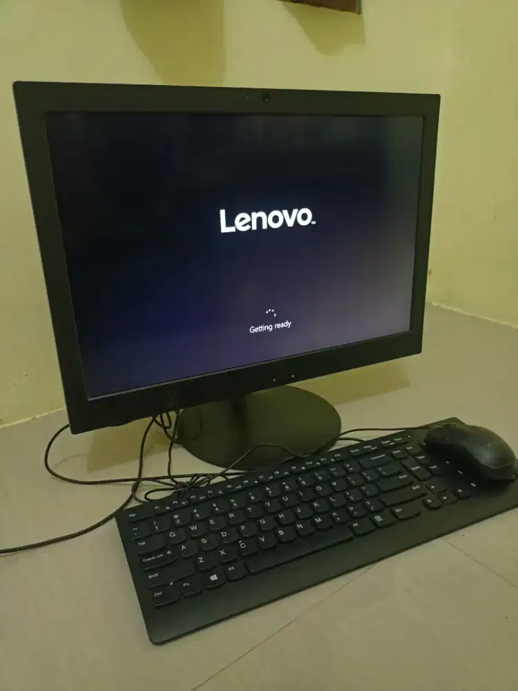 Lenovo AIO 330-20AST AMD 6 RAM 8 HDD 1TB OOBE LIKE NEW