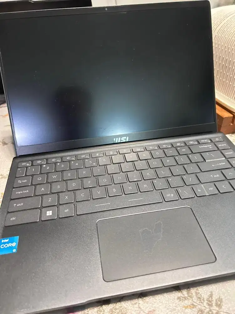 Laptop MSI Modern 14 core i3