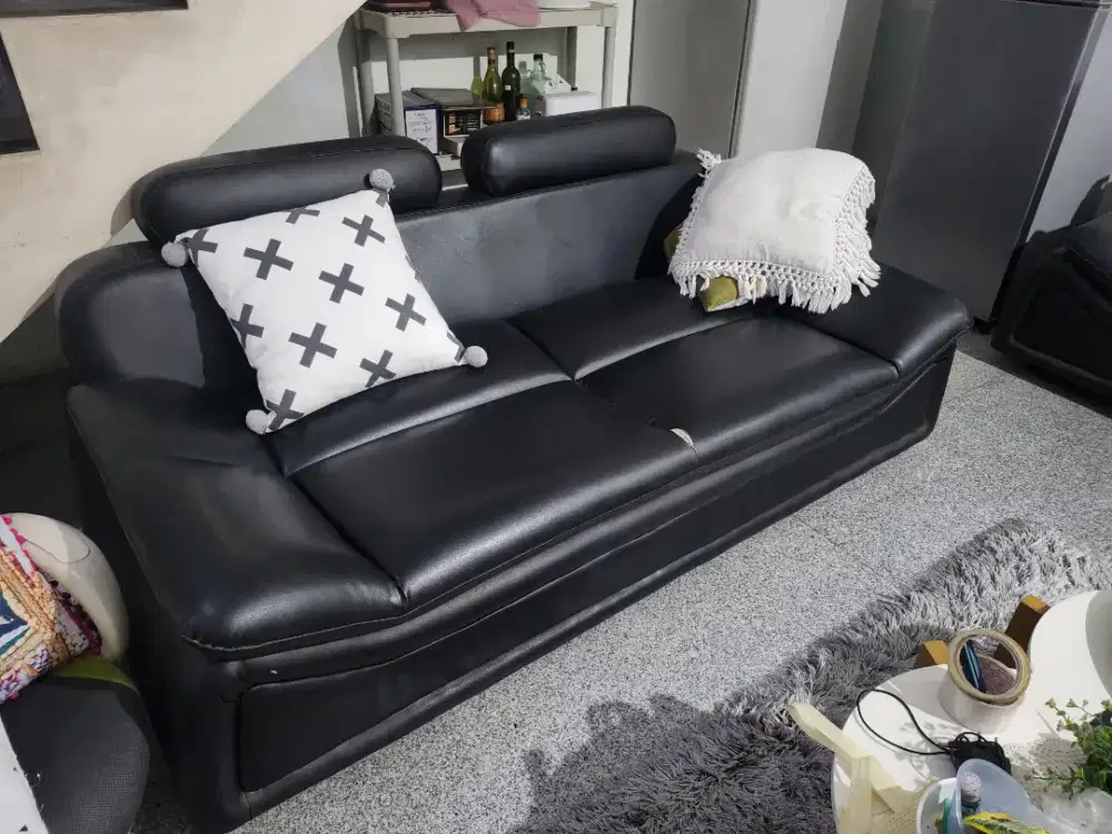 Dijual 1 set Sofa Kulit Ruang Tamu