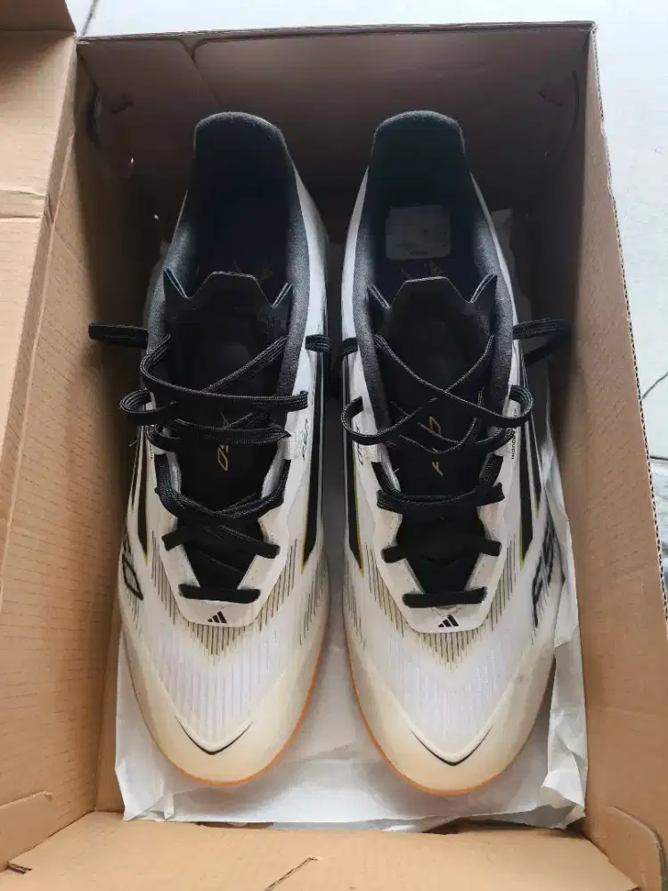 Sepatu futsal Adidas F50 league in white size 42 Original