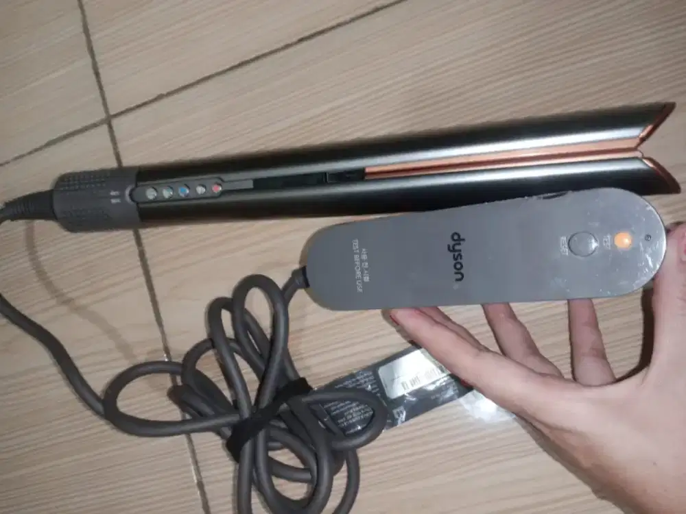 Di jual catokan rambut Dyson