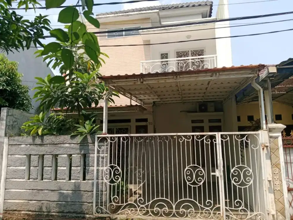 Rumah 2 Lantai Siap Huni Harga Menarik Di Jalan Purwa Jakarta Selatan