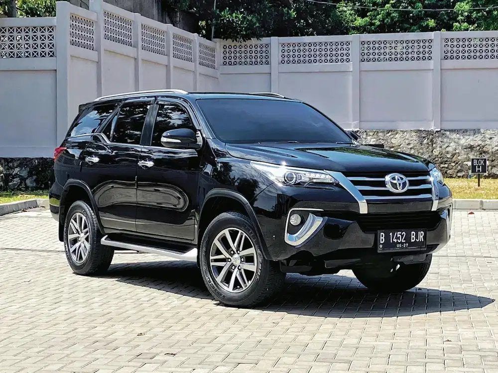 TOYOTA FORTUNER VRZ DIESEL AT 2017, HITAM KM 80rban