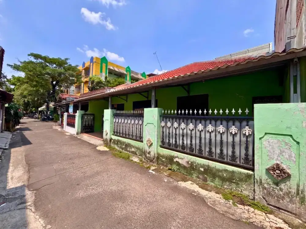 CUMA 3 M - AN !!! RUMAH SIAP HUNI, DEKAT KE JALAN UTAMA DI TEBET !