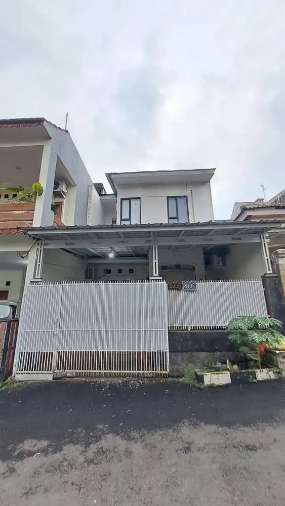 Rumah Modern 2 Lantai Siap Huni, Interior Cantik & Terawat