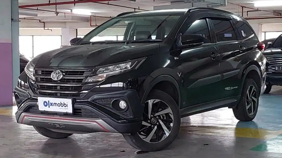 TDP 10JT, Toyota Rush 1.5 TRD Sportivo Bensin-AT Hitam 2020