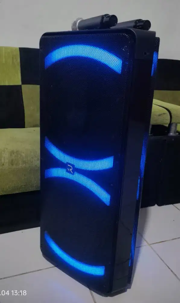Speaker partybox roomi triangle 10 inchi X 4