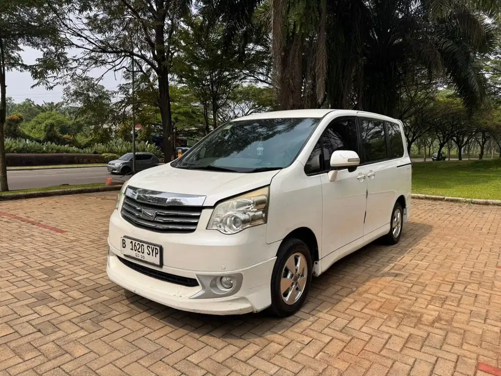 Toyota Nav1 V AT 2013 Bensin