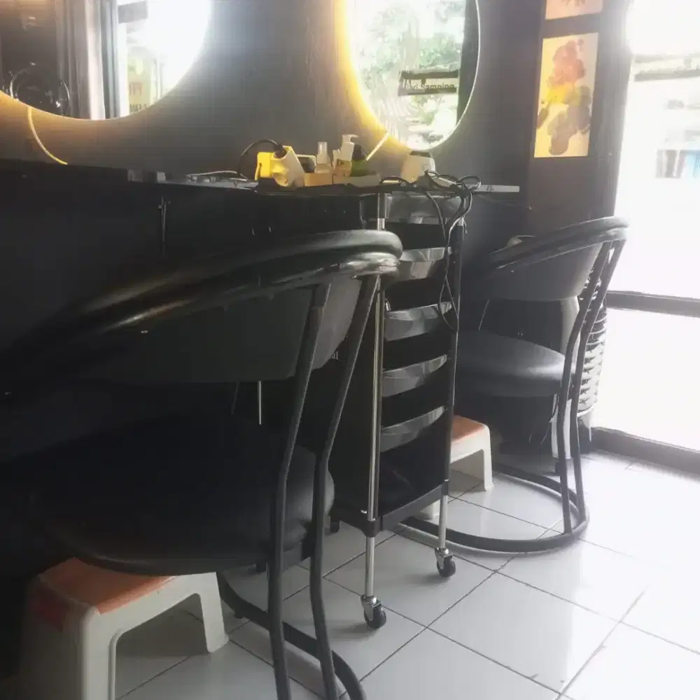 Kursi Salon warna Hitam