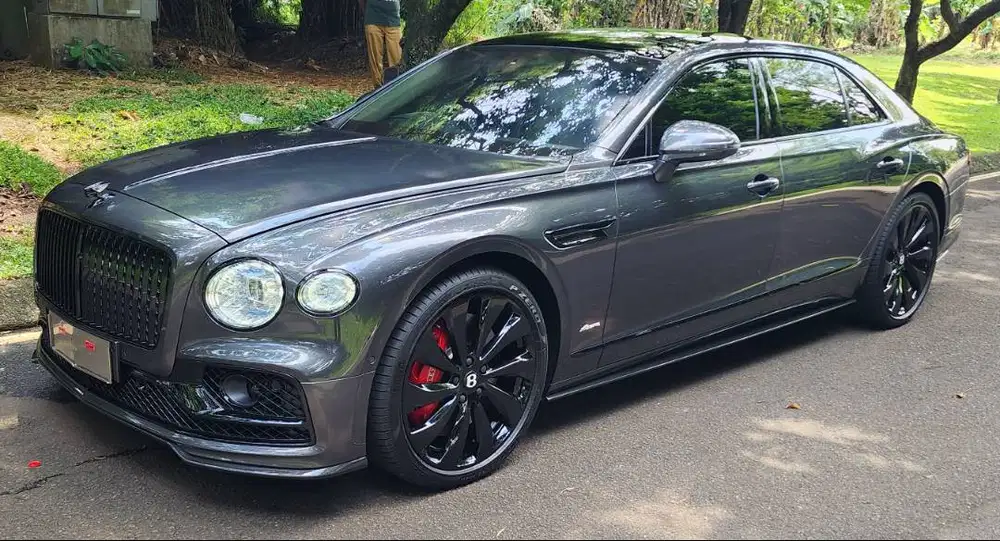 BENTLEY FLYING SPUR V8 4.0L 2023 – FULL OPTION – KM 666 (LIKE NEW)