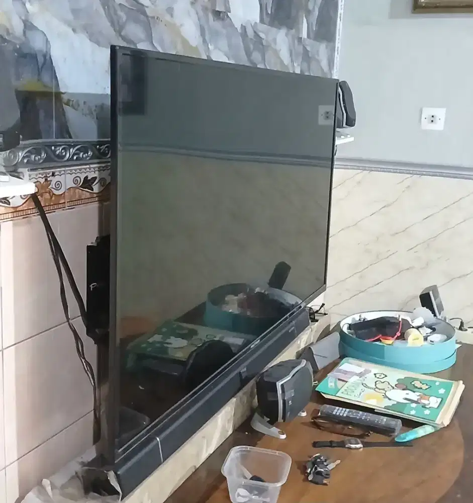 Polytron 50 inci,digital, masih ada kardus dan buku noken dijual