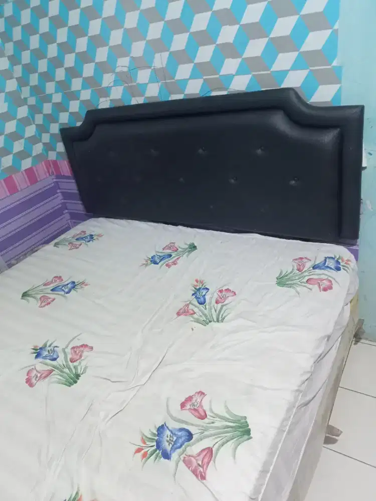 Dipan tempat tidur dan kasur springbed