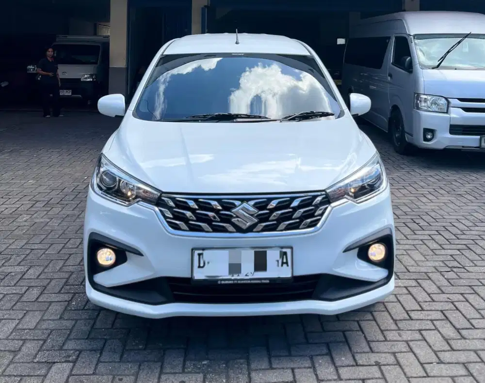 Suzuki Ertiga GL 2024 Putih Metalik M/T
