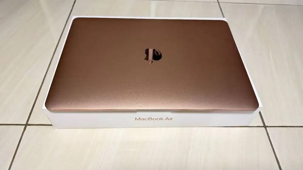 Macbook Air M1 2020 (8/256) Like New
