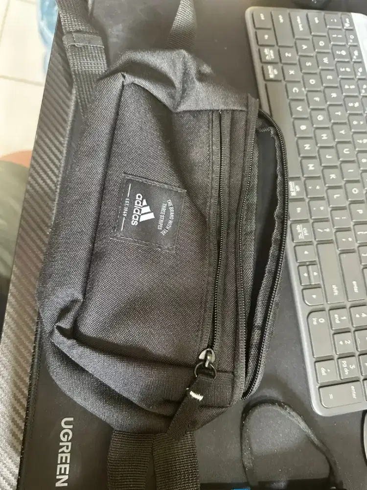 Tas pinggang Adidas