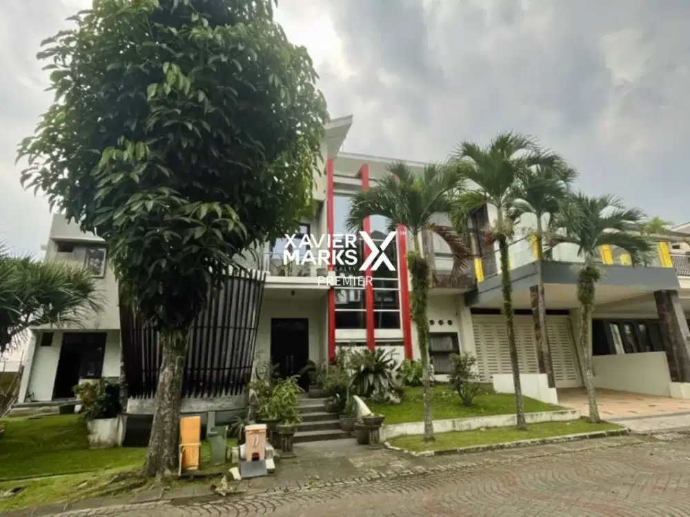 Dijual Rumah Mewah 2Lt dan Semi Furnish Ada Taman dan Kolam Ikan Siap Huni Keamanan 24 Jam Lingkungan Tenang dan Aman Selangkah ke Jalan Ijen Boulevar