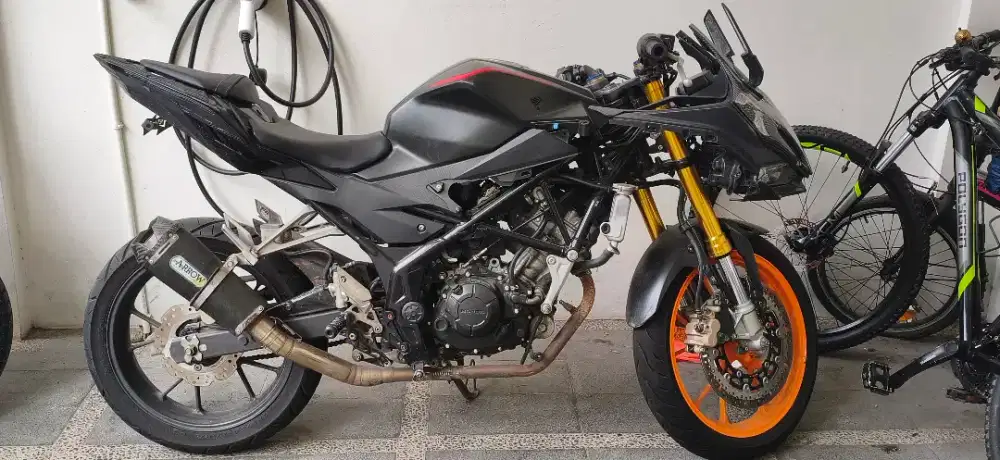 Honda CBR 150R ABS 2022 Black Mate Tangan 1 dari baru KM rendah