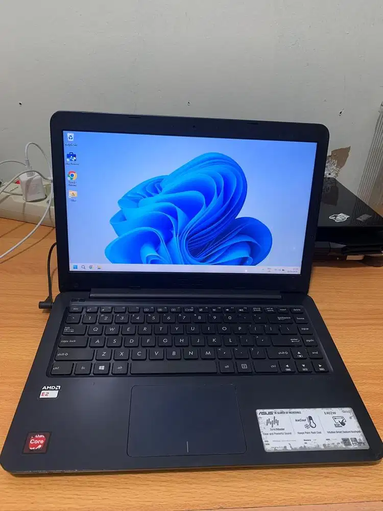 Laptop ASUS E402W 4/500GB Prosesor AMD E2-6110 Ram 4GB DDR3