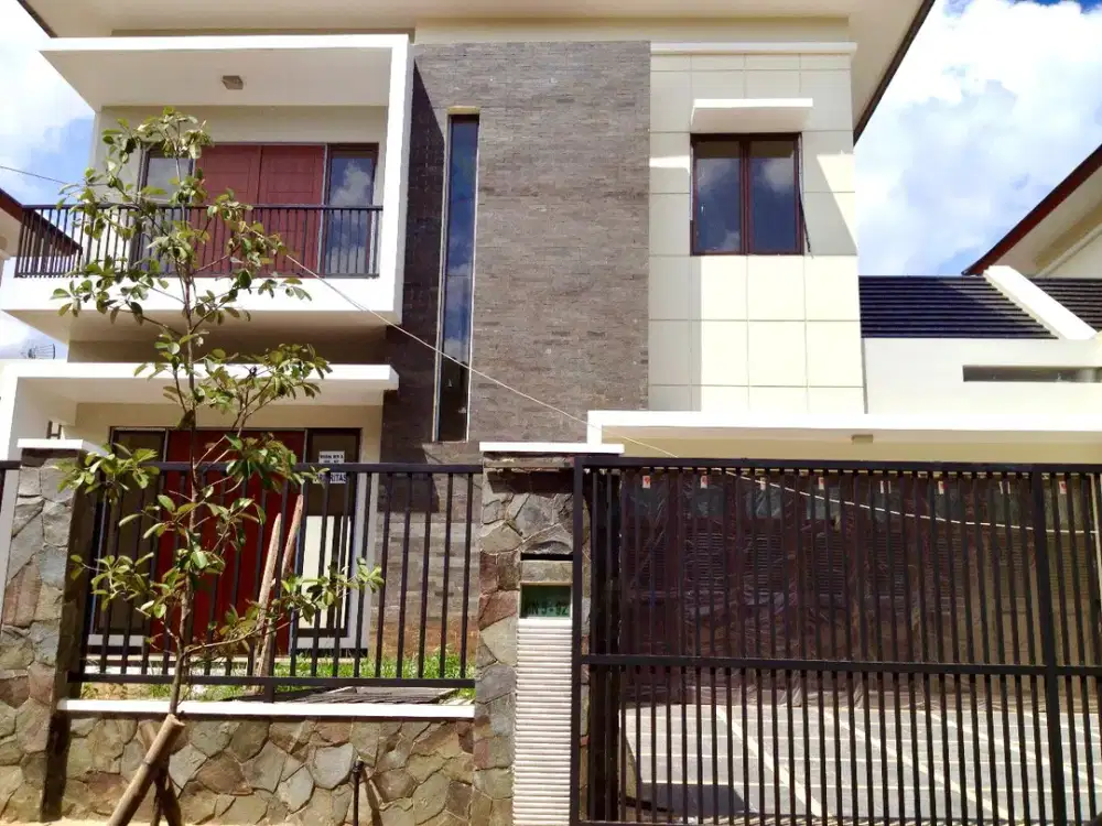 Dijual Rumah Cantik Lokasi Stratetgis di Heliconia Extention, Bekasi