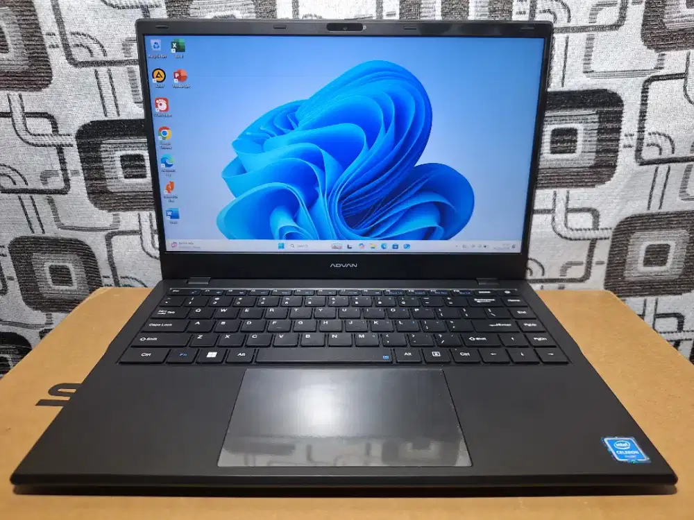 Laptop Advan Soulmate ram 8gb slim bazelless mulus komplit fullset