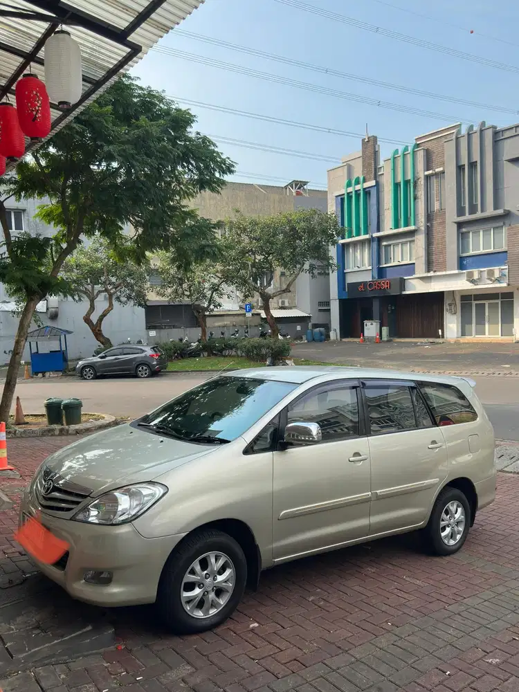 Toyota Kijang Innova 2010 Bensin