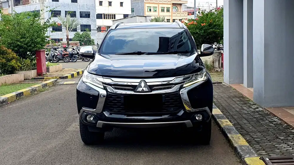 Mitsubishi Pajero Sport Dakar 2.4 Diesel Sunroof AT Hitam 2019 Record