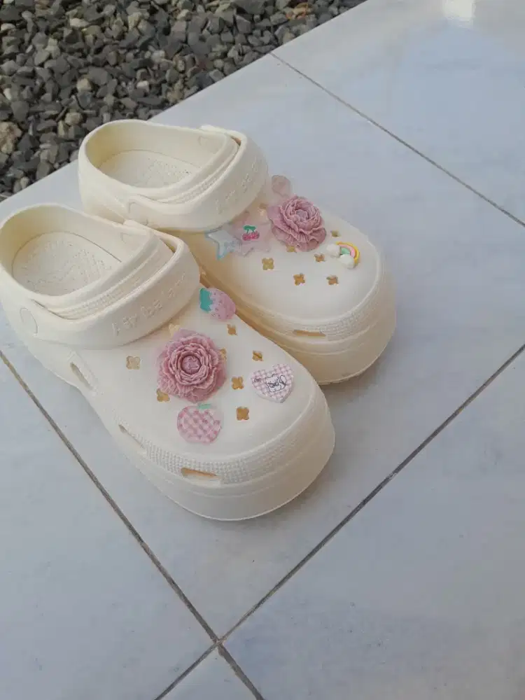 Sendal.  Baru