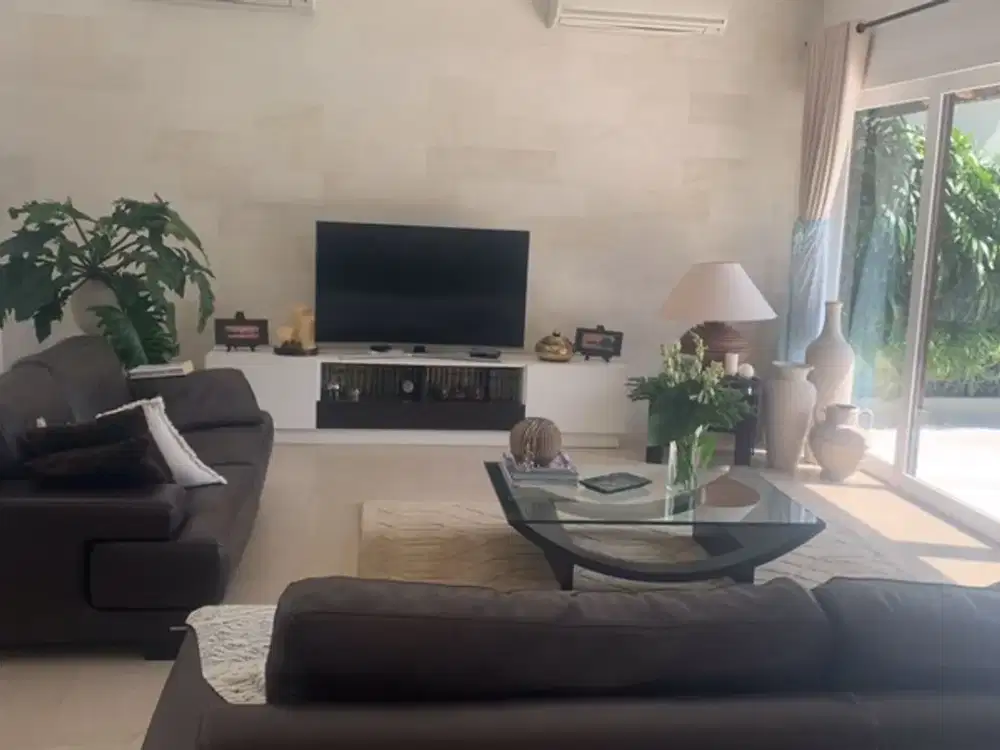 Leasehold - Spacious Renovated Villa with Large Garden in Prime Umalas Location