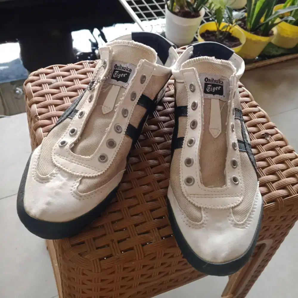 Sepatu sneaker wanita