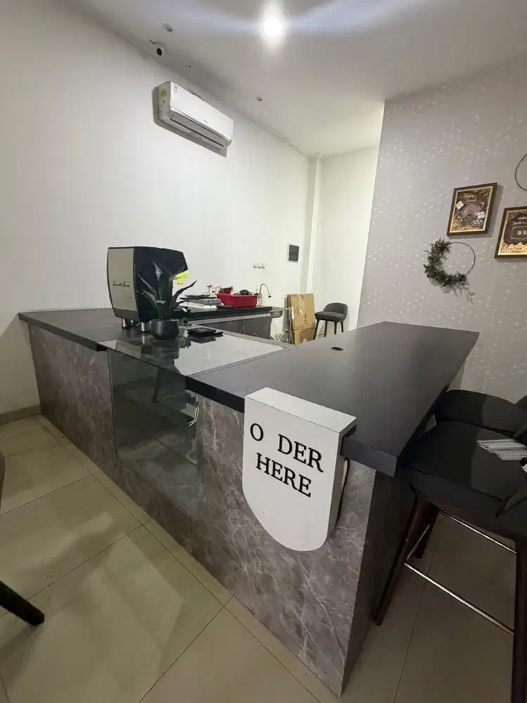 Meja bar bekas cafe
