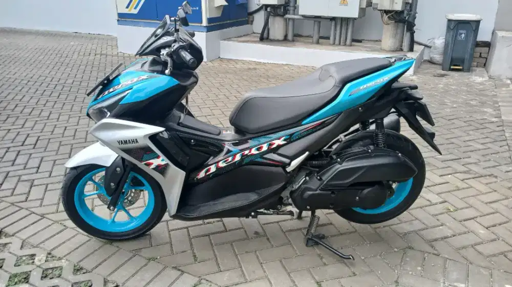 Dijual motor yamaha aerox connected 2023 warna cyan silver